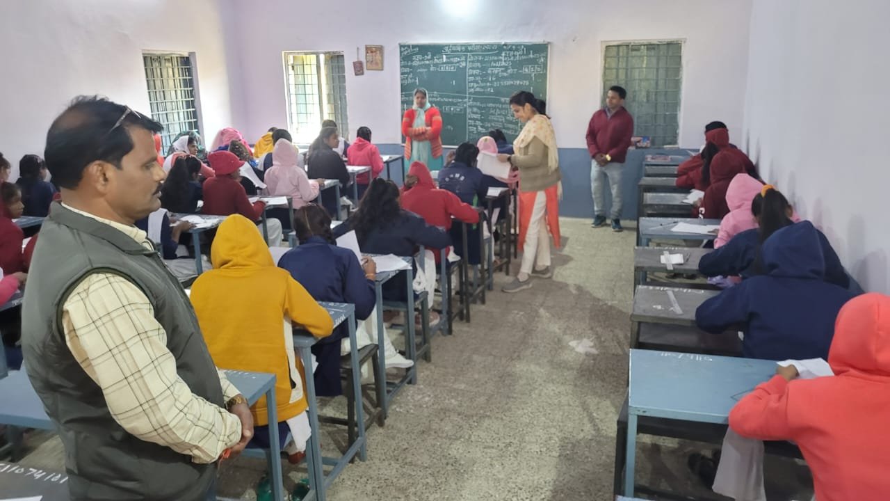 रामा विकासखंड क्षेत्र का कलेक्टर ने किया भ्रमण, शिक्षा की गुणवता के लिए छात्र-छात्राओं से रूबरू होकर की चर्चा और गणित एवं विज्ञान के पूछे प्रश्न | New India Times