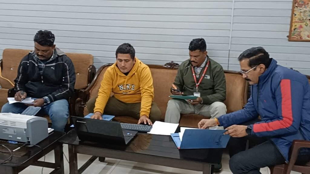 सहायक सचिव को लोकायुक्त टीम ने 10 हजार रुपए रिश्वत लेते हुए रंगे हाथों किया गिरफ्तार | New India Times