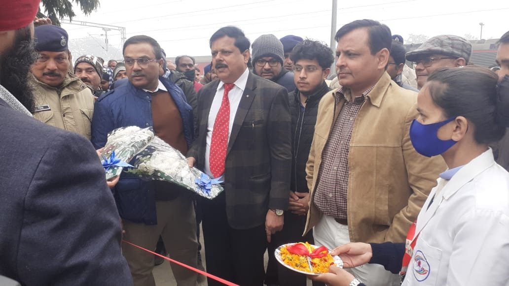 रेलवे स्वास्थ्य केंद्र एवं वन बीट हॉस्पिटल के सौजन्य से लगा नि:शुल्क स्वास्थ्य परीक्षण शिविर | New India Times