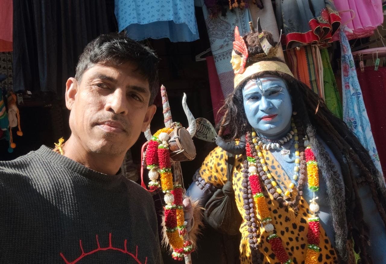 पापी पेट का सवाल: बहरूपिया आकाश को आज भी है शासन प्रशासन से कई उम्मीदें, प्राचीन मनोरंजन को वह बना सकता है जन जागरूकता का माध्यम | New India Times