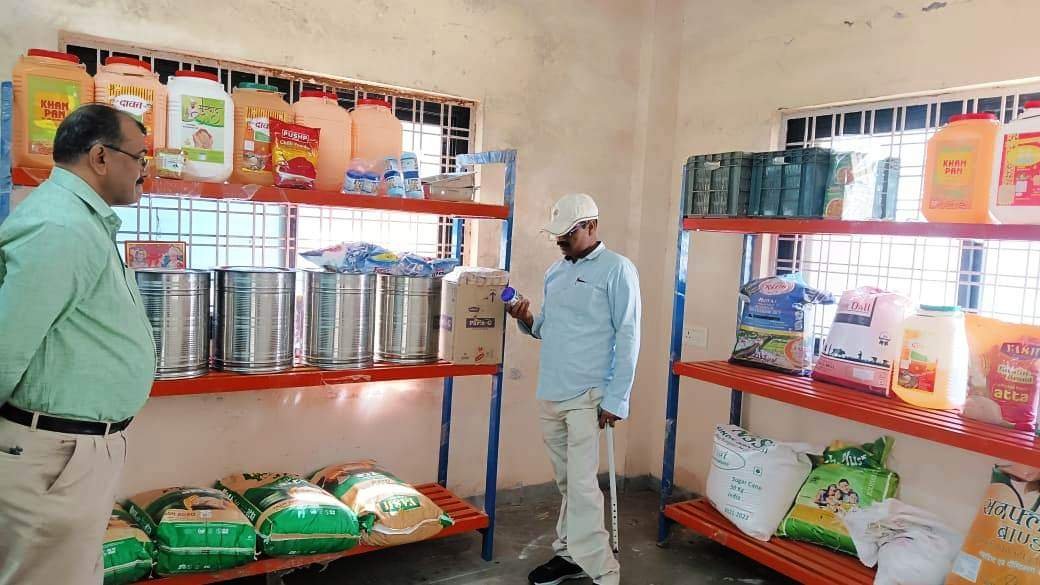 जवाहर नवोदय विद्यालय की घटना के बाद जागा प्रशासन, खाद्य एवं औषधी प्रशासन विभाग द्वारा विभिन्न प्रतिष्ठानों एवं संस्थाओं के किचन का किया गया आकस्मिक निरीक्षण | New India Times