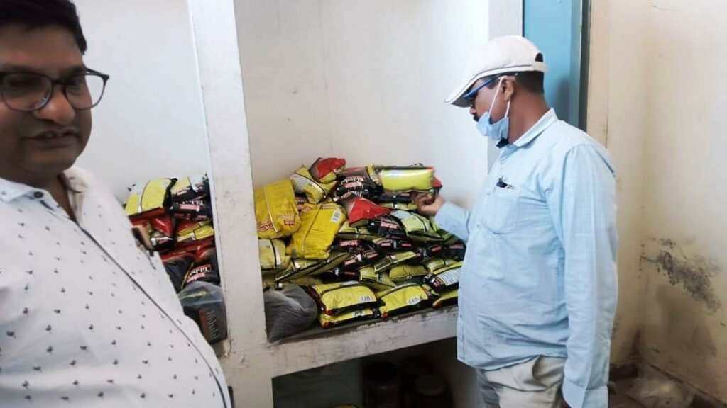 जवाहर नवोदय विद्यालय की घटना के बाद जागा प्रशासन, खाद्य एवं औषधी प्रशासन विभाग द्वारा विभिन्न प्रतिष्ठानों एवं संस्थाओं के किचन का किया गया आकस्मिक निरीक्षण | New India Times