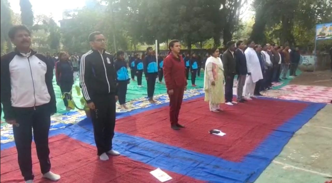 कन्या विद्यालय में सूर्य नमस्कार का कार्यक्रम का हुआ आयोजन | New India Times