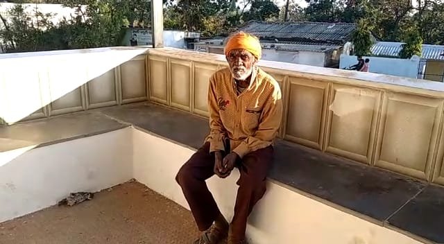 शासकीय योजना जमीन पर हवा हवाई, वृद्धा पेंशन सहित कई शासकीय योजनाओं से वंचित हैं बेसहारा वृद्ध महिला एवं पुरुष | New India Times