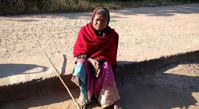 शासकीय योजना जमीन पर हवा हवाई, वृद्धा पेंशन सहित कई शासकीय योजनाओं से वंचित हैं बेसहारा वृद्ध महिला एवं पुरुष | New India Times