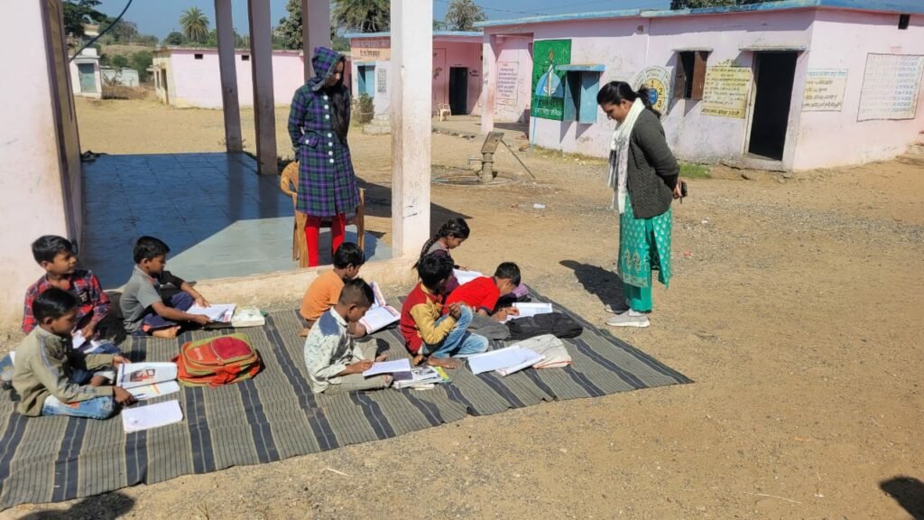 कलेक्टर द्वारा झाबुआ जनपद पंचायत क्षेत्र का किया गया आकस्मिक निरीक्षण, शिक्षा, पेयजल और आयुष्मान कार्ड बनाए जाने की प्रगति का लिया जायज़ा | New India Times