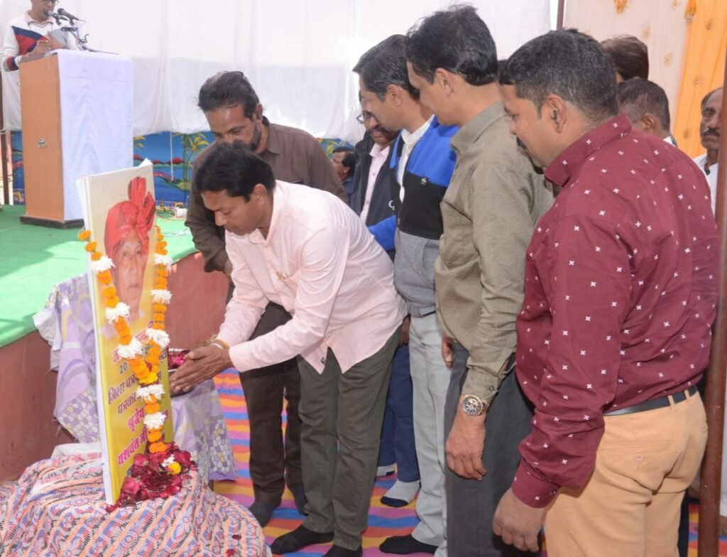 पत्रकार सम्मेलन में सैकड़ों पत्रकारों ने की शिरकत | New India Times