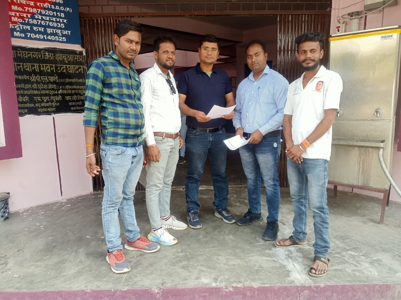 जनता की परेशानी को देखते हुए युवक कांग्रेस ने सौंपा ज्ञापन | New India Times