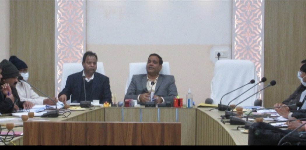 जिलाधिकारी ने चार प्रभारी चिकित्सा धिकारियों को नोटिस जारी करने का दिया निर्देश | New India Times