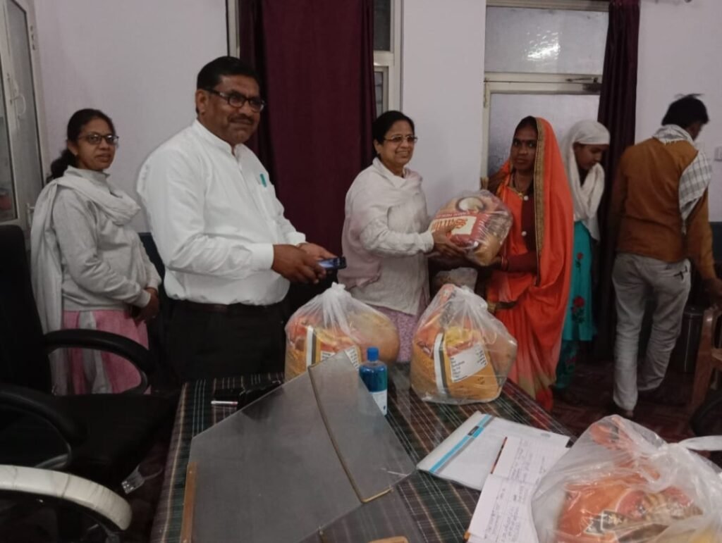 टीबी मरीजों के लिए पोषण आहार किट किये गये वितरित | New India Times