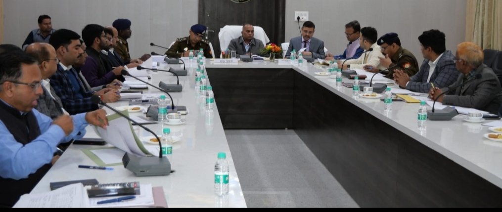 इलाहाबाद-झांसी खंड शिक्षक निर्वाचन की तैयारियों का जायजा लेने हेतु प्रेक्षक महोदय ने ली आवश्यक बैठक | New India Times