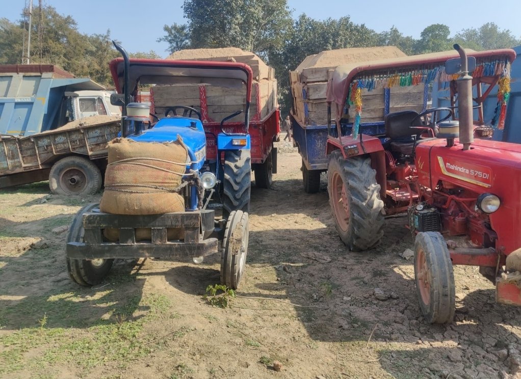 अवैध रेत परिवहन करते हुए दो ट्रैक्टर ट्रॉली आये थाना कोतवाली पुलिस की गिरफ्त में | New India Times
