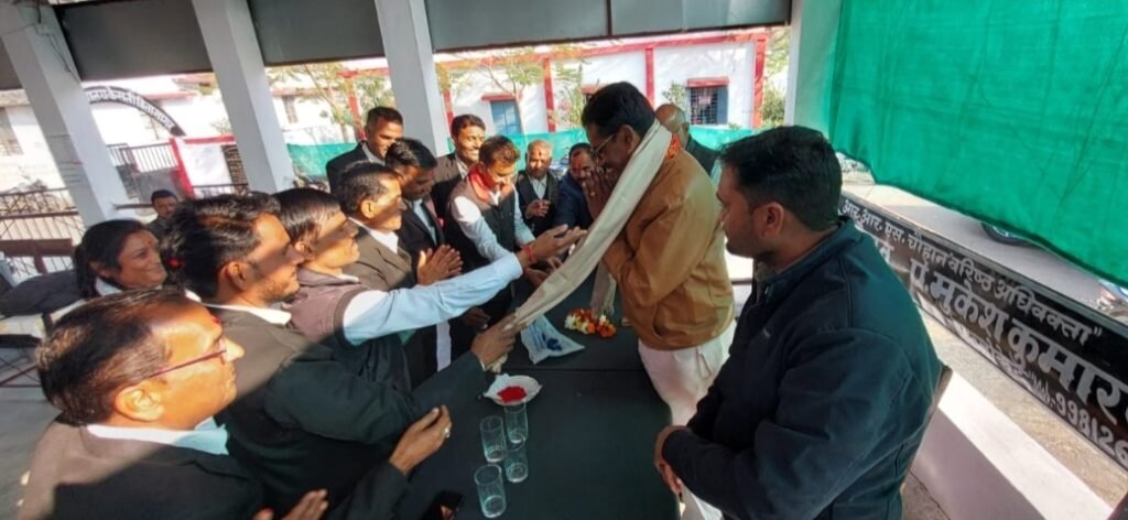 विधायक हर्ष यादव के अथक प्रयासों से कोर्ट हुआ नियमित,<br>अधिवक्ता संघ ने विधायक हर्ष यादव का किया सम्मान | New India Times