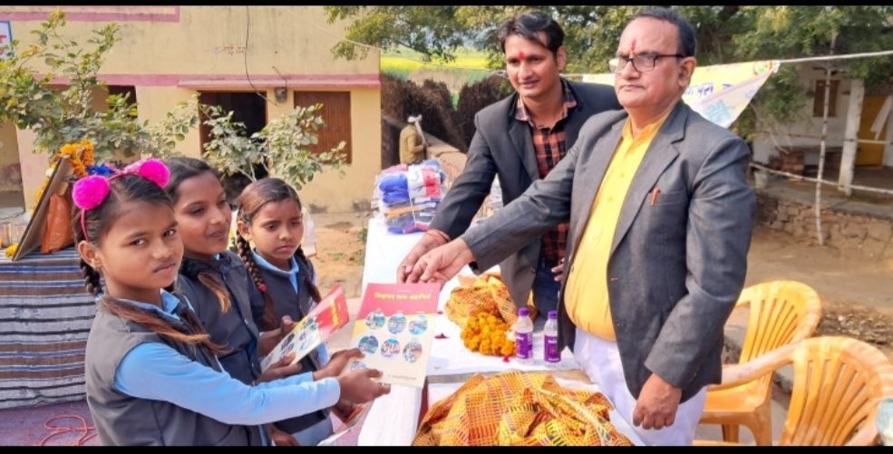 भामाशाह प्रोफेसर डीके बंसल द्वारा किए गए गर्म वस्त्र वितरण और साथ में मनाया गया वार्षिकोत्सव | New India Times