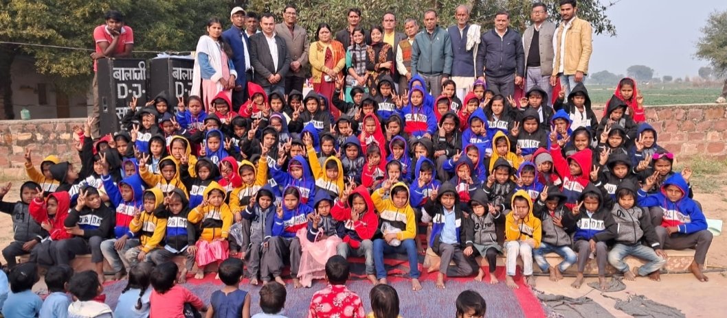 भामाशाह प्रोफेसर डीके बंसल द्वारा किए गए गर्म वस्त्र वितरण और साथ में मनाया गया वार्षिकोत्सव | New India Times