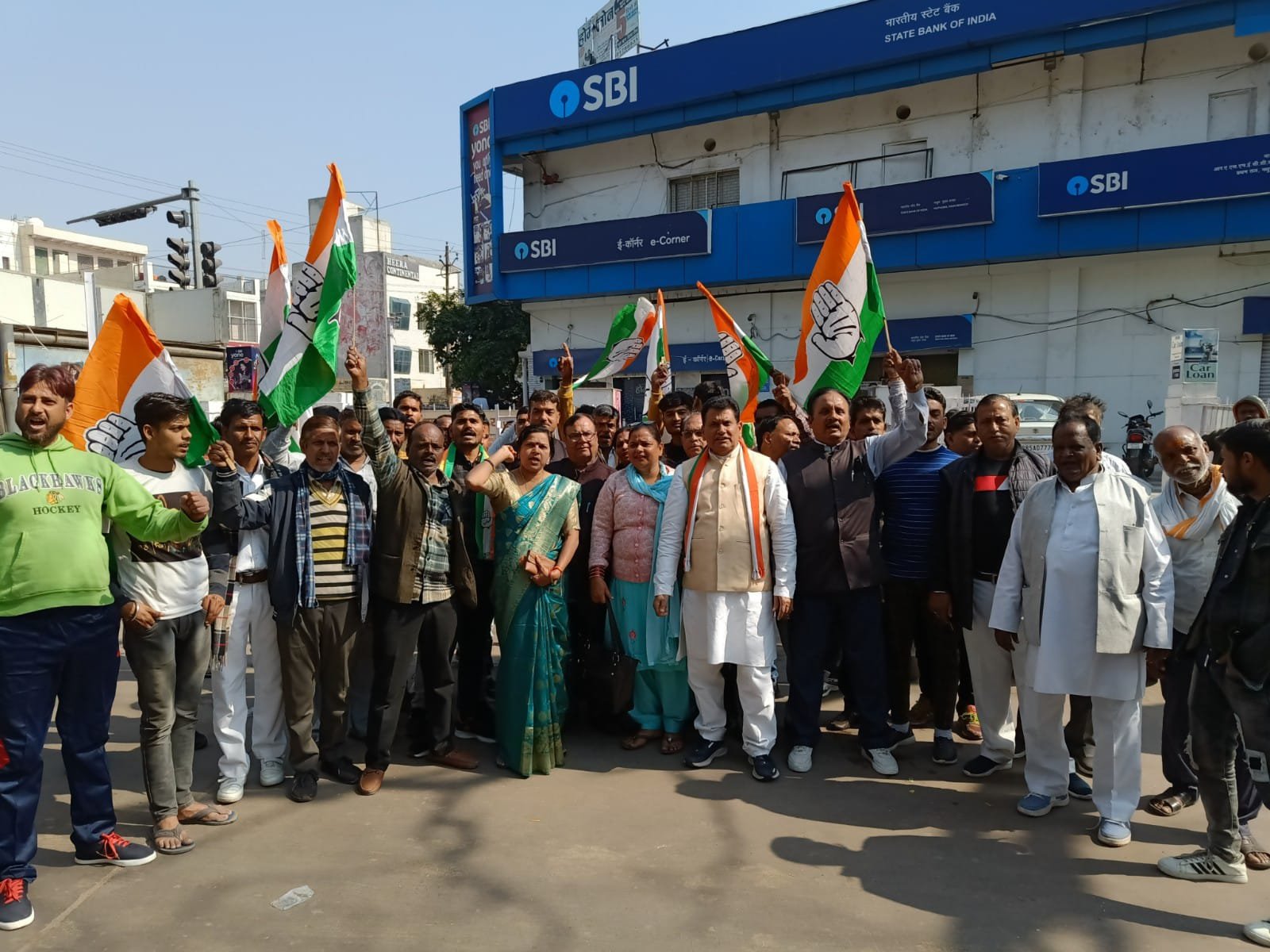 अडानी ग्रुप को सम्पत्ति से अधिक ऋण देने व निवेश करने के विरोध में कांग्रेस का धरना प्रदर्शन  | New India Times