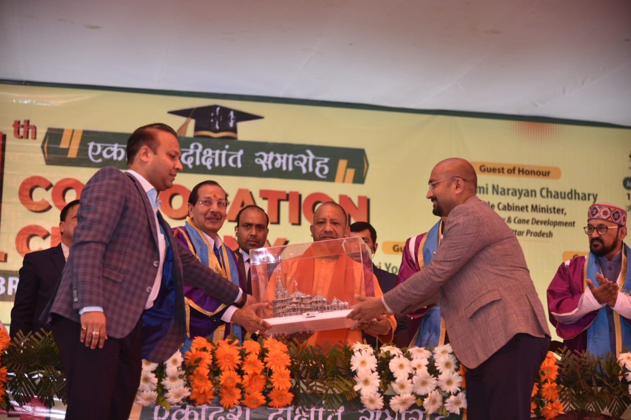 जीएलए विश्व विद्यालय के 11वें दीक्षांत समाराेह में मुख्यमंत्री ने प्रदान की उपाधि व मेडल | New India Times