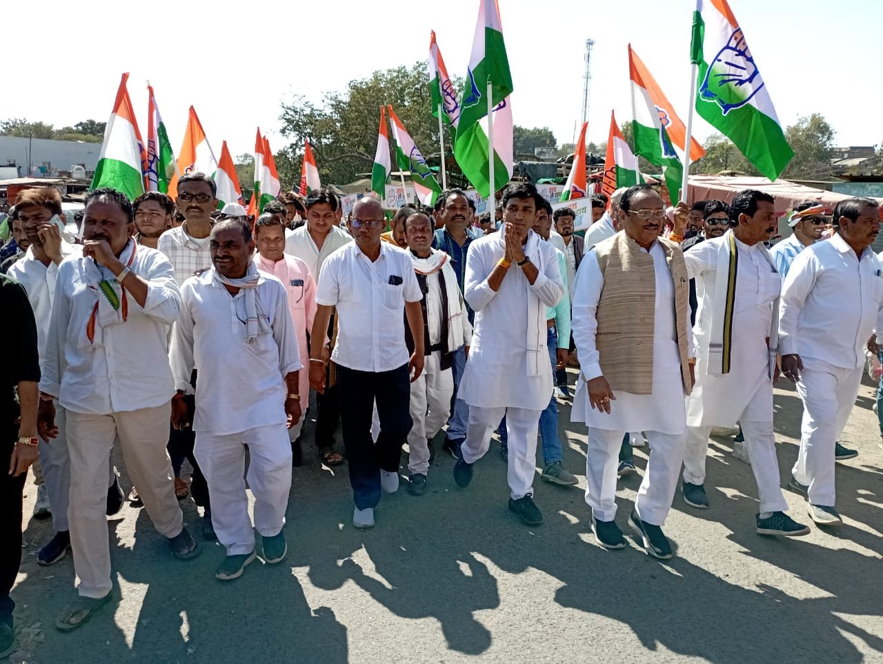 हाथ से हाथ जोड़ो अभियान के तहत कांग्रेसी हुए जनता से रूबरू, कांग्रेस भाजपा सरकार की नाकामियों को करेगी उजागर | New India Times