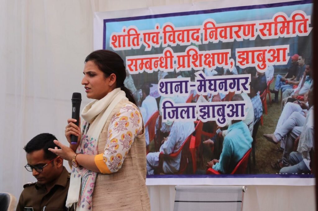 मेघनगर थाना प्रांगण में शान्ती एवं विवाद निवारण प्रशिक्षण का हुआ आयोजन, कलेक्टर एवं एसपी ने ग्रामीणों से की रूबरू चर्चा | New India Times