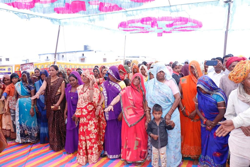 विकास यात्रा पेटलावद के ग्राम पिठडी पहुंची, भूमि पुजन कर हितग्राहीयों को स्वत्व प्रदान किये गये, आमजन को दिया जा रहा है कल्याणकारी योजनाओं का लाभ | New India Times