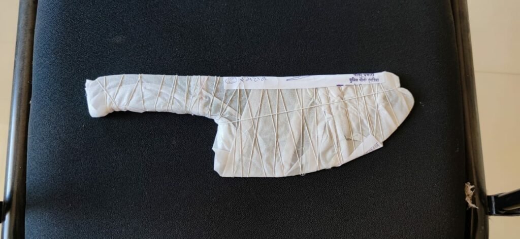 लोहे का चाकू लेकर उत्पात मचाना पड़ा महंगा, पुलिस ने पहुंचाया सलाखों के पीछे | New India Times