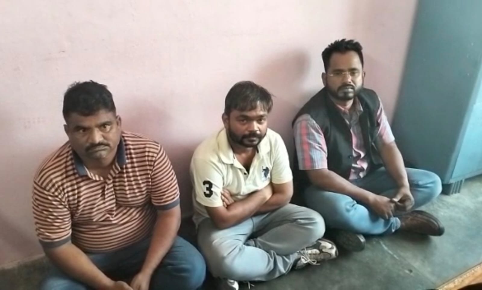 नकली अधिकारी व नेशनल न्यूज़ चैनल के फर्जी पत्रकार बन कर पैसा वसूली करने वाली गैंग के तीन लोगों को पुलिस ने किया गिरफ्तार | New India Times