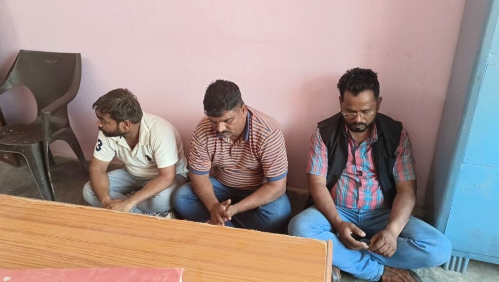 नकली अधिकारी व नेशनल न्यूज़ चैनल के फर्जी पत्रकार बन कर पैसा वसूली करने वाली गैंग के तीन लोगों को पुलिस ने किया गिरफ्तार | New India Times