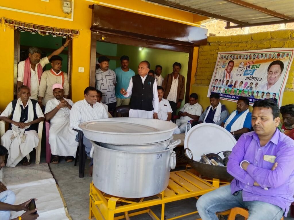 कांग्रेस पहुंच रही है आम जनता के बीच, विधायक वीरसिंह भूरिया जनता से हो रहे हैं प्रतिदिन रूबरू 2 कांग्रेस पहुंच रही है आम जनता के बीच, विधायक वीरसिंह भूरिया जनता से हो रहे हैं प्रतिदिन रूबरू | New India Times