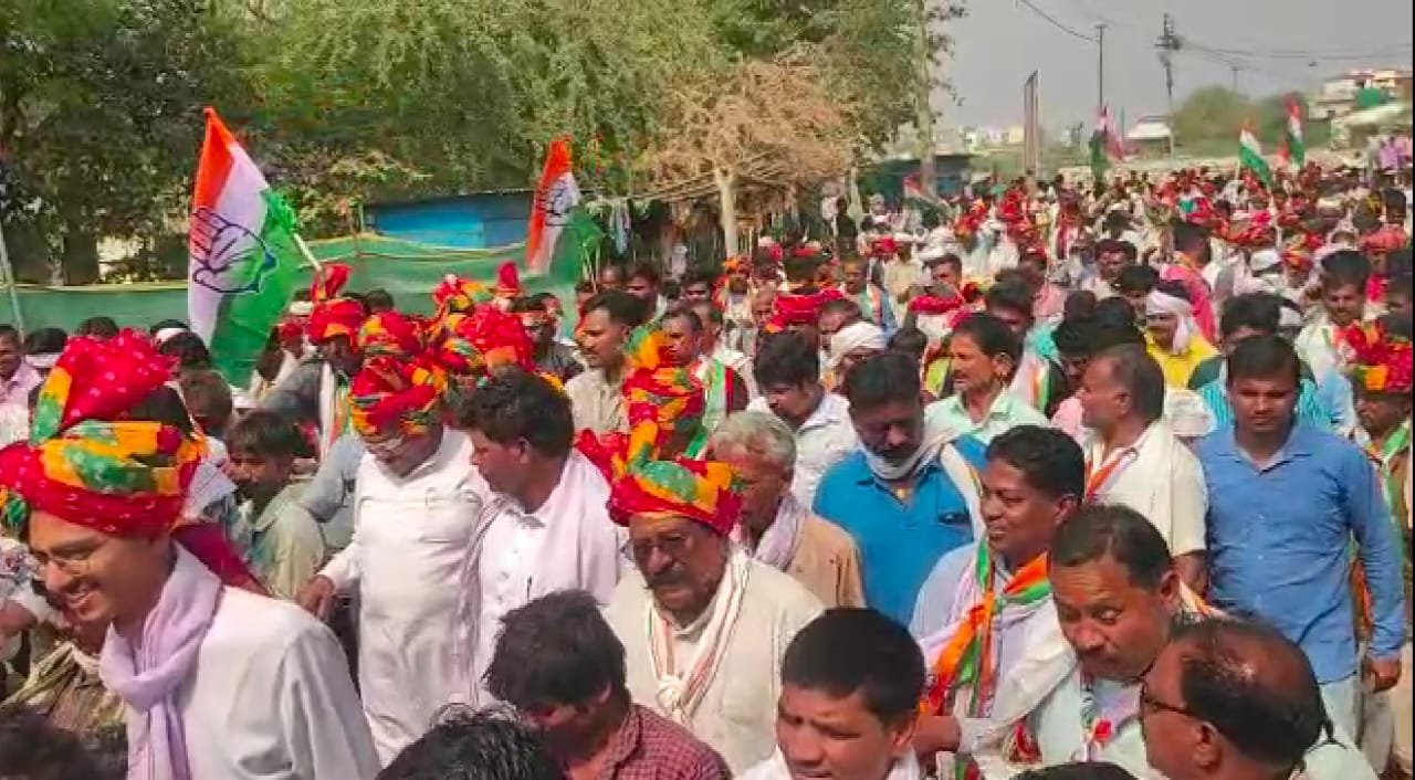 मेघनगर में नहीं जमा भगोरिया का रंग लेकिन पिपीडी बाजे की चारों ओर रही गूंज, पूर्व केंद्रीय मंत्री कांतिलाल भूरिया भी अपनी टोली के साथ पहुंचे भगोरिया हट में | New India Times