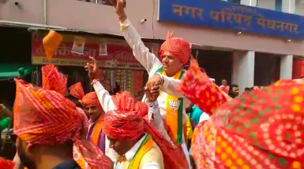 मेघनगर में नहीं जमा भगोरिया का रंग लेकिन पिपीडी बाजे की चारों ओर रही गूंज, पूर्व केंद्रीय मंत्री कांतिलाल भूरिया भी अपनी टोली के साथ पहुंचे भगोरिया हट में | New India Times