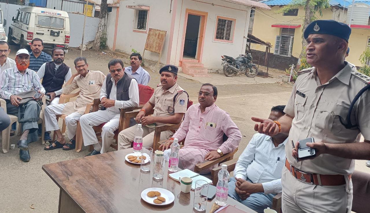 शराब पीकर वाहन चलाने पर होगी सख्त कार्यवाही, शराबियों पर पुलिस की पैनी नज़र, शांति समिति की बैठक संपन्न | New India Times