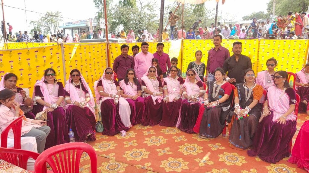 झाबुआ में खूब जमा भगोरिया का रंग, बड़ी संख्या में लोग पहुंचे, सामाजिक कार्यकर्ताओं ने चलाया हस्ताक्षर अभियान | New India Times