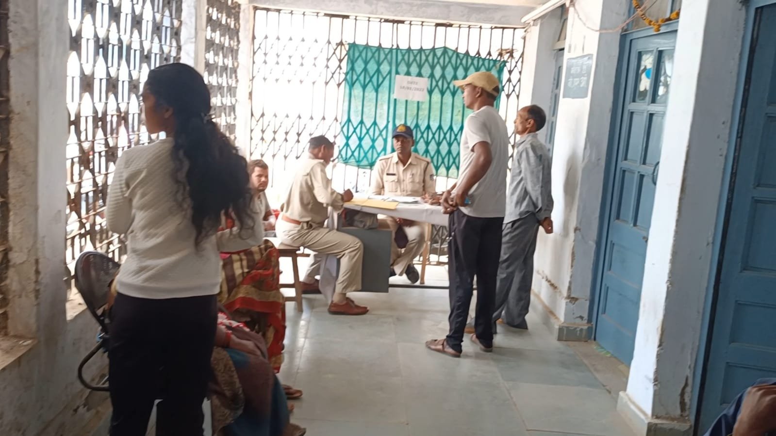 कार में सवार आधा दर्जन लोग पुलिया में जा घुसे, एक की दर्दनाक मौत | New India Times