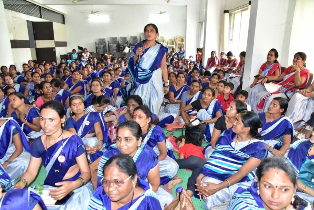 महिला दिवस पर किया गया आशा दिदियो का सम्मान, न्यायाधीशों ने किया कानून मार्गदर्शन | New India Times