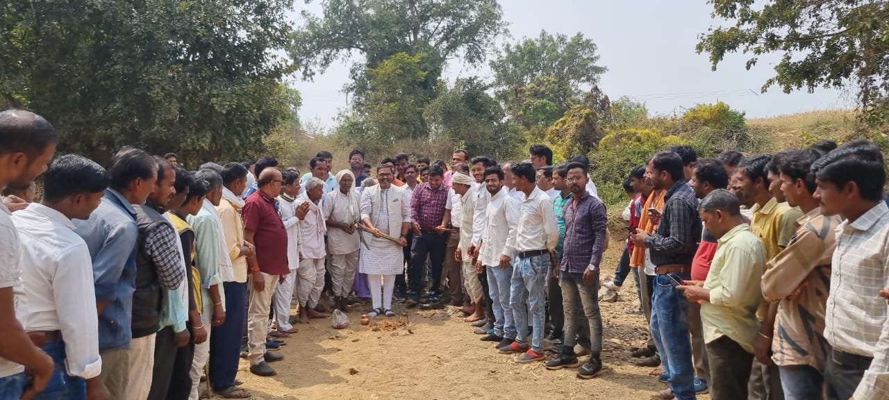पुलिया बनने की खुशी में नाचे ग्रामीण दौड़ी खुशी की लहर, विधायक ने 2 पुलिया एवं एक नलजल योजना का किया भूमिपूज | New India Times