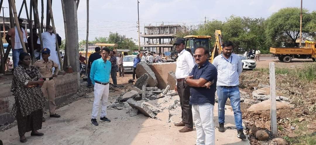 अवैध कॉलोनियों पर चला बुल्डोजर, नगर निगम और जिला प्रशासन की संयुक्त कार्यवाही में तीन अलग-अलग अवैध कॉलोनी में हुई तोड़क कार्रवाई | New India Times