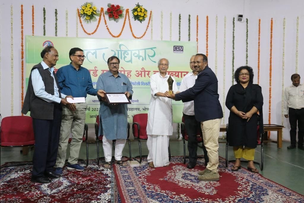 खंडवा के पत्रकार आसिफ़ सिद्दीक़ी सहित मध्यप्रदेश के 6 पत्रकारों को भोपाल में मिला बाल अधिकार मीडिया अवार्ड 2022 | New India Times