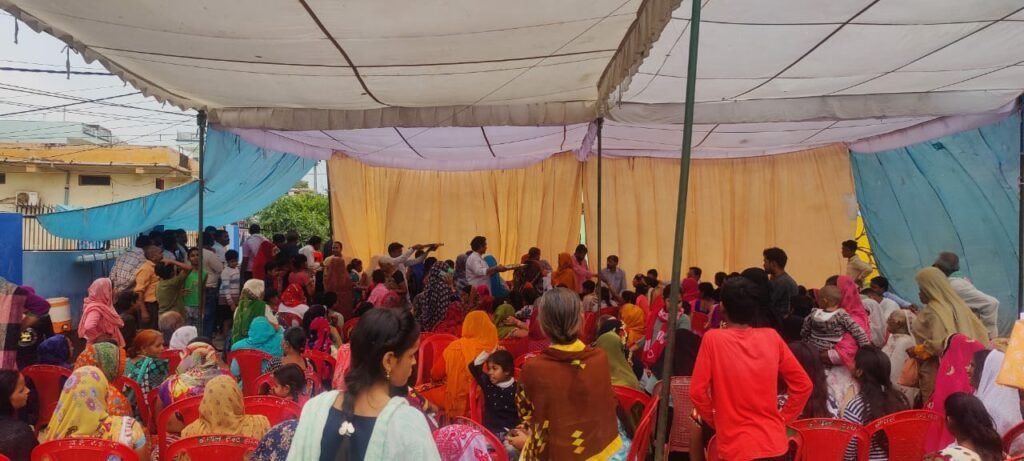 वार्ड क्रमांक 14 में पार्षद विनोद यादव माठू यादव द्वारा कैंप का आयोजन कर महिलाओं को दिलाया गया शासकीय योजनाओं का लाभ | New India Times