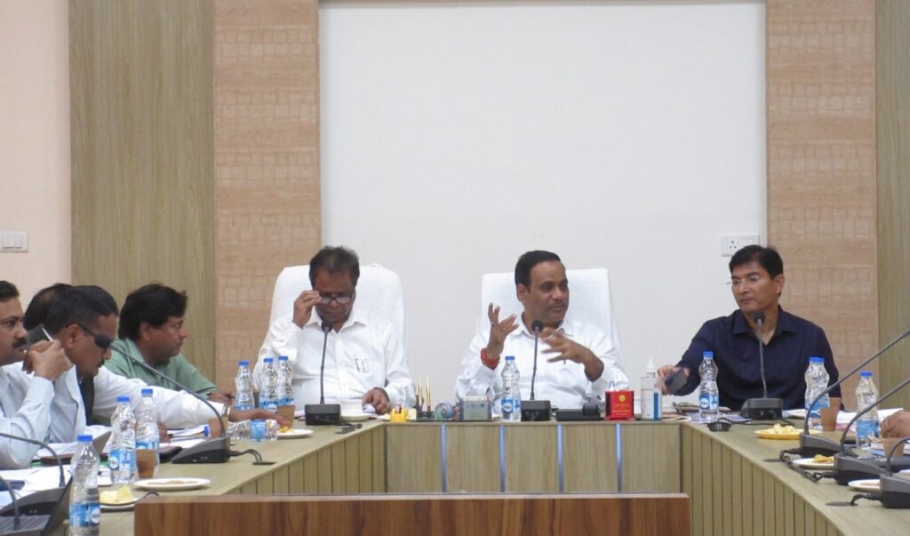 1 एएनएम, 9 आशा ,4 सीएचओ की सेवा समाप्त, समीक्षा बैठक में कलेक्टर ने दिए आदेश | New India Times