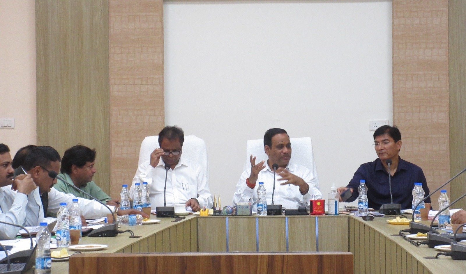 1 एएनएम, 9 आशा ,4 सीएचओ की सेवा समाप्त, समीक्षा बैठक में कलेक्टर ने दिए आदेश | New India Times