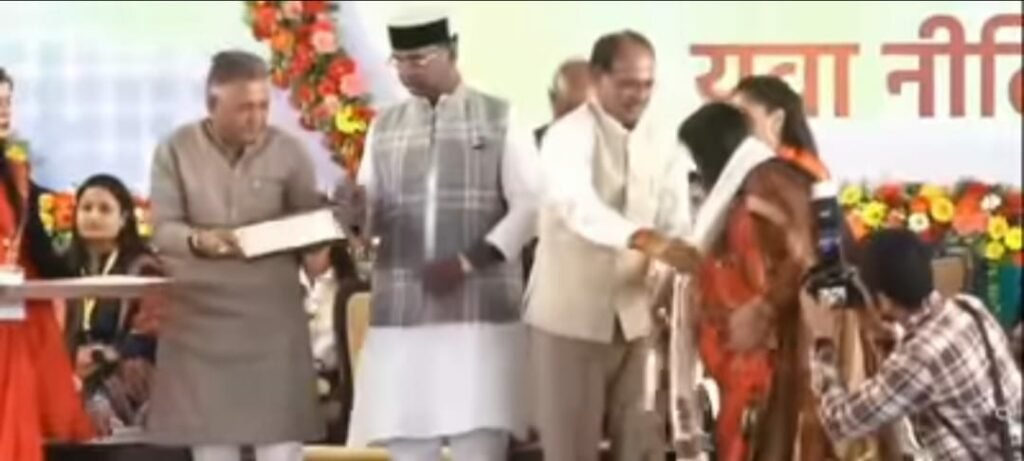 शायना को मिला प्रदेश का पहला विवेकानंद युवा पुरस्कार | New India Times