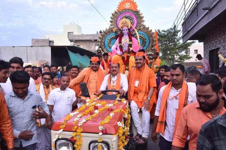 कड़ी सुरक्षा के बीच निकली रामनवमी कि शोभायात्रा, मोरपंख आरूपण नृत्य ने मोह लिया जनता का मन. नुतनीकरण की प्रतीक्षा में श्रीराम पेठ स्थित राम मंदिर | New India Times