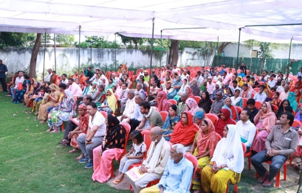 ऊर्जा मंत्री श्री प्रद्युम्न सिंह तोमर ने 800 से अधिक पात्र हितग्राहियों को वितरित किये राशन की पात्रता पर्ची, पेंशन व कामकाजी कार्ड | New India Times