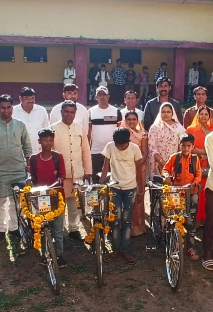 सी एम राइज स्कूल के 183 छात्रों को वितरित की गई साइकिल | New India Times