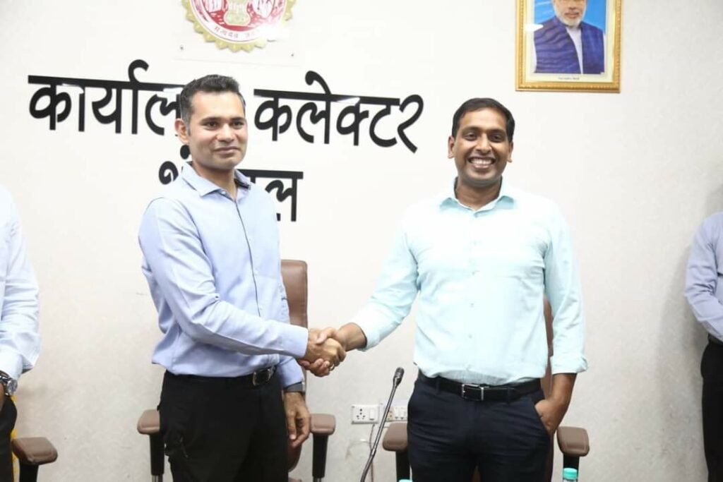 नवागत कलेक्टर श्री आशीष सिंह ने किया पदभार ग्रहण 2 नवागत कलेक्टर श्री आशीष सिंह ने किया पदभार ग्रहण | New India Times