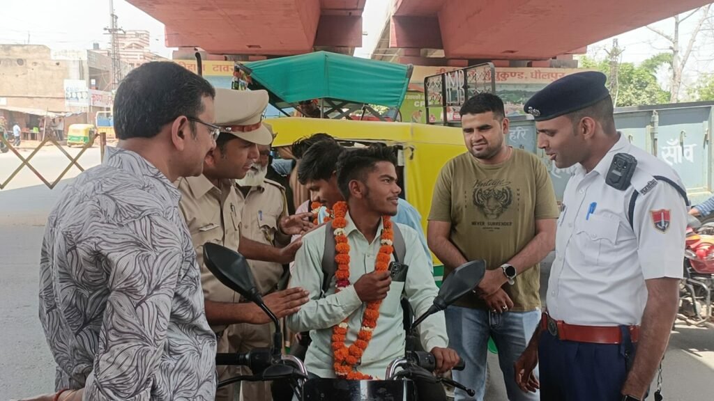 सड़क सुरक्षा को लेकर परिवहन विभाग व यातायात पुलिस के सहयोग से चलाया गया समझाइश अभियान | New India Times