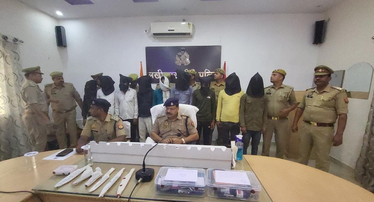 जादुई मोरपंख से बीमारी ठीक करने का झांसा देकर लोगों को विश्वास में लेकर ठगी करने वाले 9 आरोपियों को पुलिस ने किया गिरफ्तार | New India Times