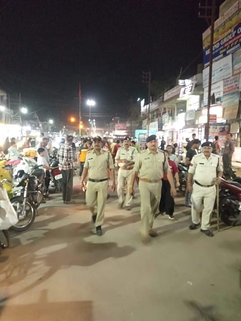 आगामी त्यौहारों के दौरान सुरक्षा व्यवस्था एवं अपराधों की रोक-थाम के मद्देनजर थाना प्रभारी व स्टॉफ ने संवेदनशील क्षेत्रों में किया पैदल भ्रमण | New India Times