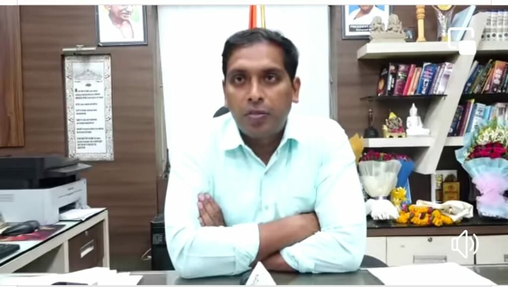 रियायती दर पर 'रेड बस' पास जारी करवाने के लिए छात्रों ने भोपाल कलेक्टर से लगाई गुहार | New India Times