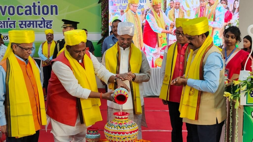 महामहिम राज्यपाल की अध्यक्षता में बीएयू में सातवें दीक्षांत समारोह का हुआ भव्य आयोजन, 980 विद्यार्थियों को दी गईं डिग्रियां, 12 को मिले गोल्ड मैडल और 14 को अनुकंपा के आधार पर नियुक्ति पत्र | New India Times